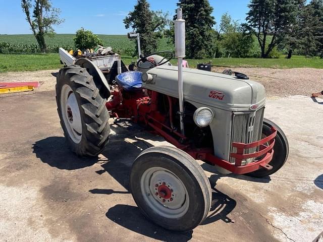 Image of Ford 8N equipment image 1