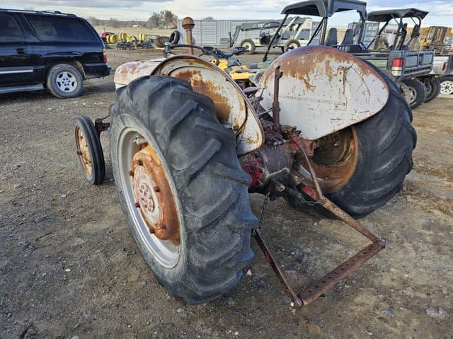 Image of Ford 8N equipment image 3