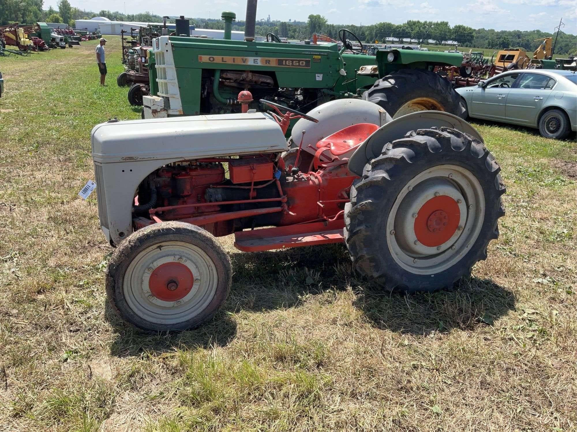 Ford 8N Equipment Image0