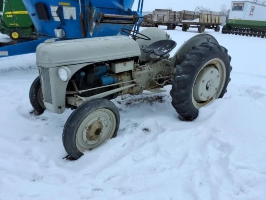 Ford 8N Equipment Image0