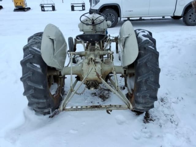 Image of Ford 8N equipment image 4