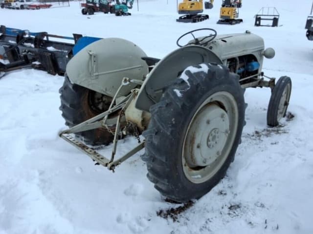 Image of Ford 8N equipment image 3