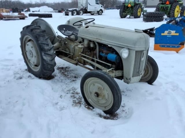 Image of Ford 8N equipment image 2