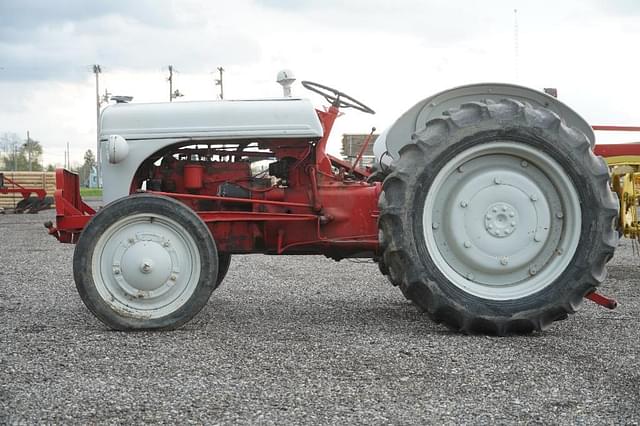 Image of Ford 8N equipment image 1