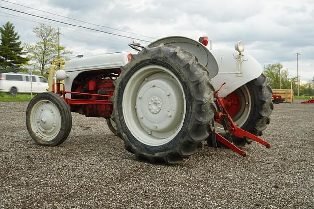 Image of Ford 8N equipment image 2