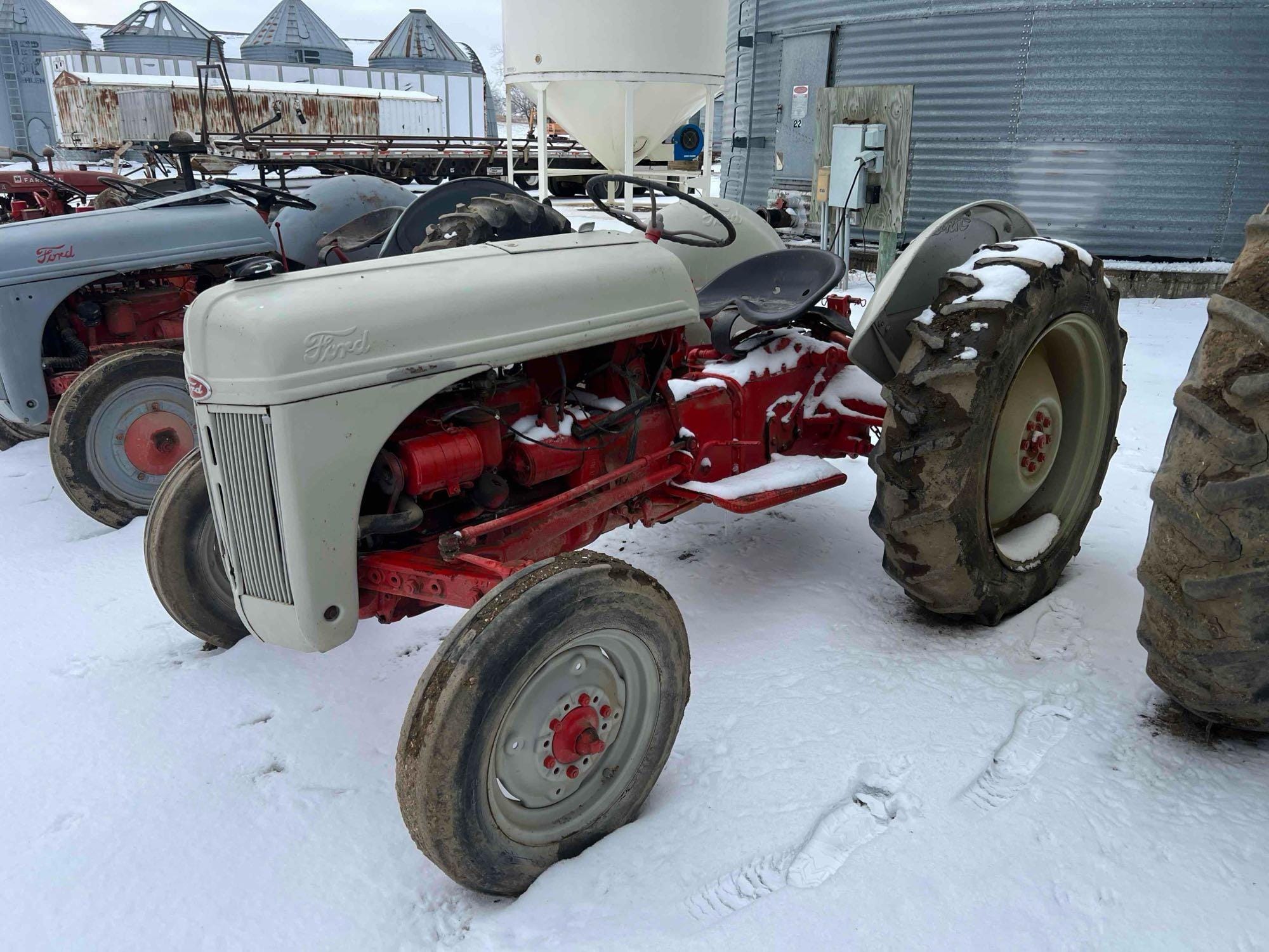 Ford 8N Equipment Image0