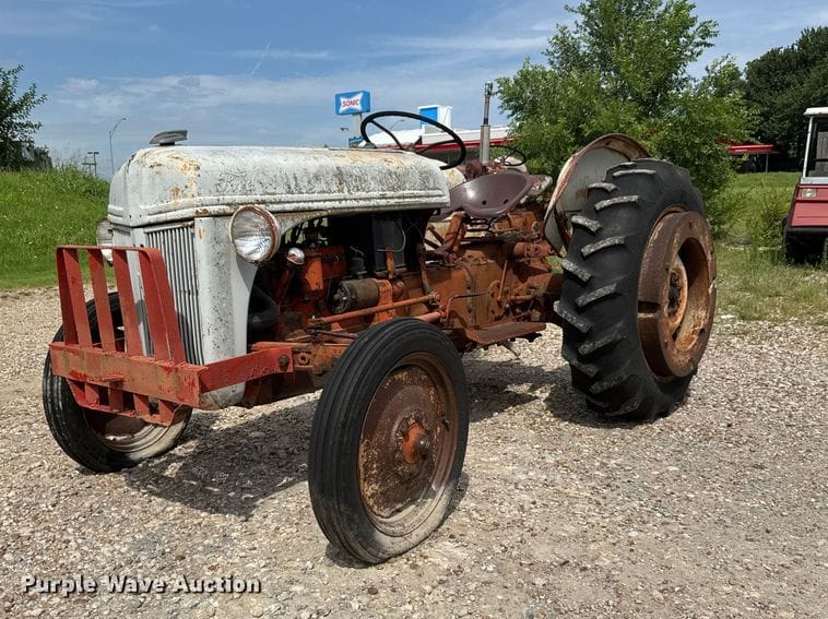 Ford 8N Equipment Image0