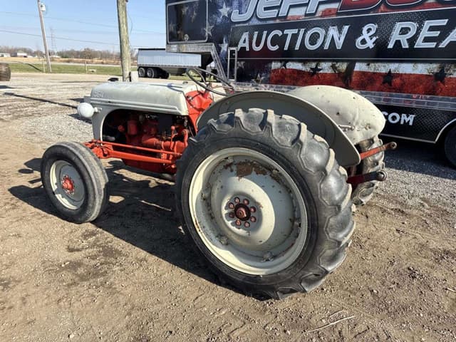 Image of Ford 8N equipment image 1