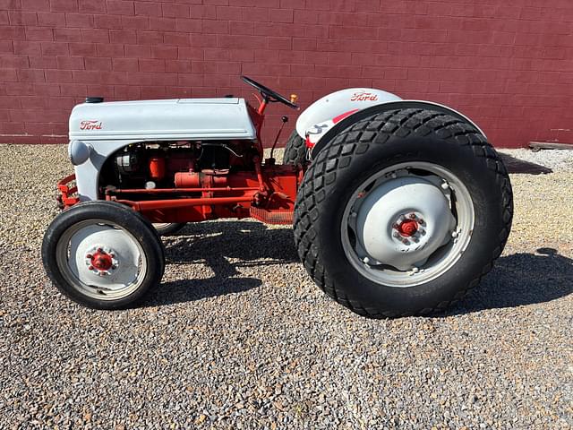 Image of Ford 8N equipment image 1