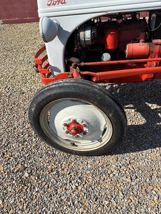 Image of Ford 8N equipment image 4