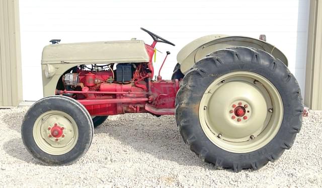 Image of Ford 8N equipment image 3