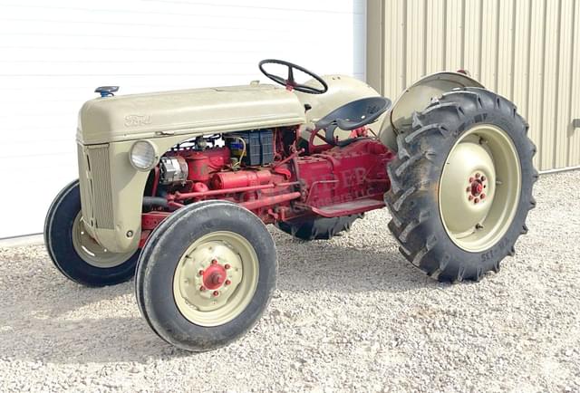 Image of Ford 8N equipment image 1