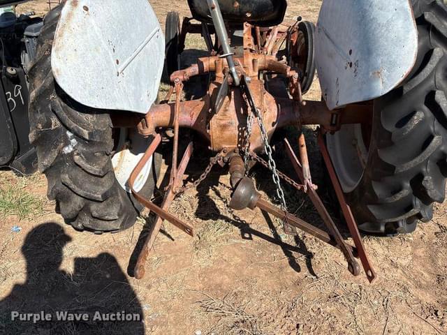 Image of Ford 8N equipment image 3