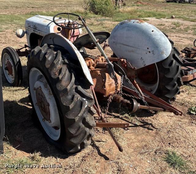 Image of Ford 8N equipment image 2