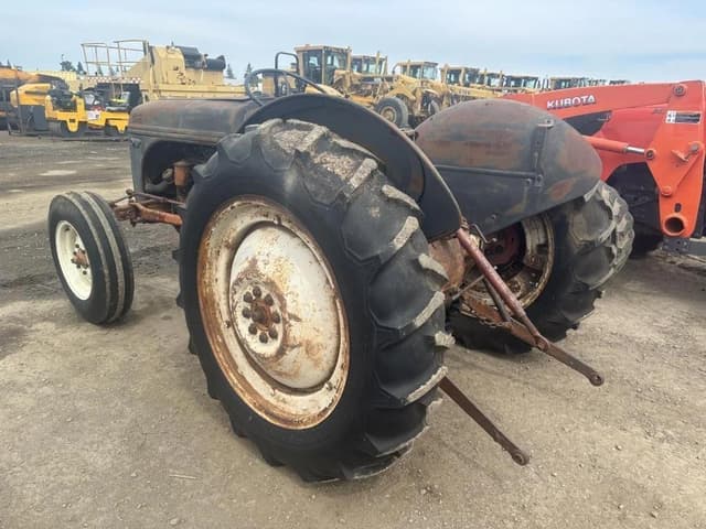 Image of Ford 8N equipment image 3