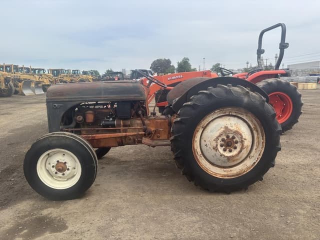 Image of Ford 8N equipment image 4