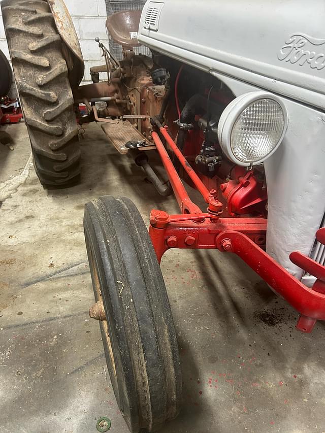 Image of Ford 8N equipment image 1