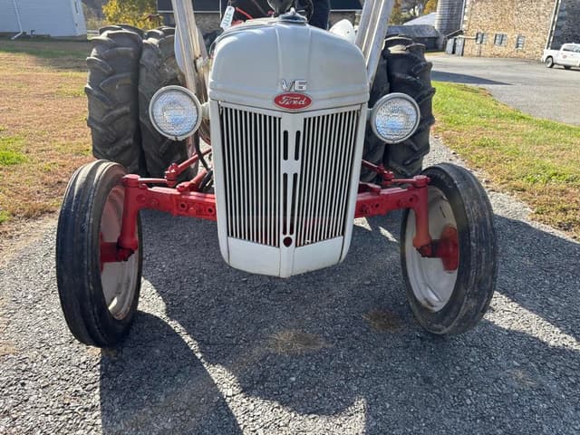 Image of Ford 8N equipment image 2