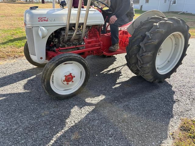 Image of Ford 8N equipment image 4