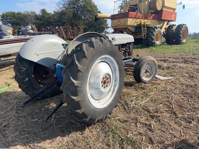 Image of Ford 8N equipment image 3
