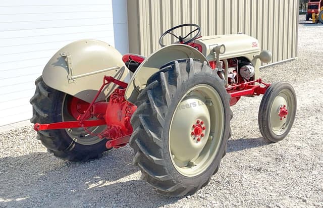 Image of Ford 8N equipment image 4