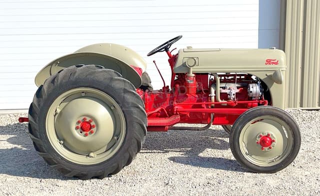 Image of Ford 8N equipment image 2