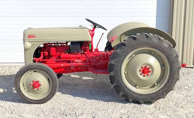 Image of Ford 8N equipment image 3