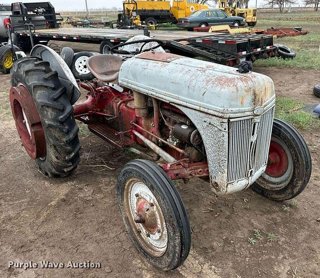 Image of Ford 8N equipment image 2