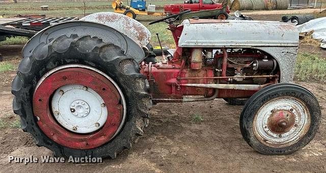 Image of Ford 8N equipment image 3