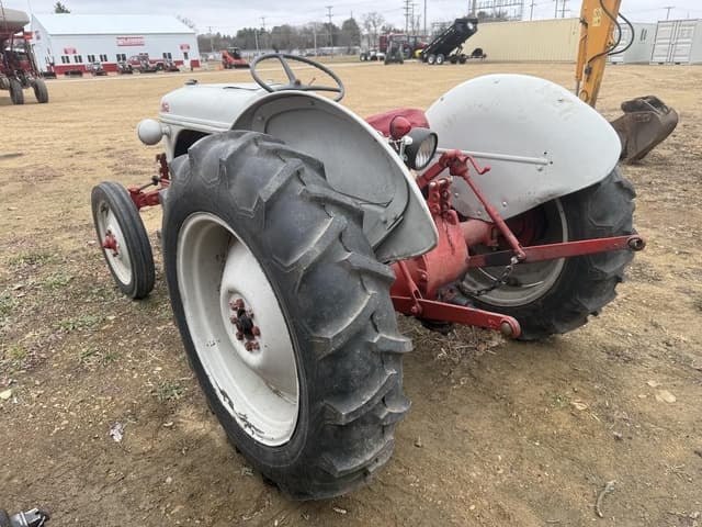 Image of Ford 8N equipment image 3