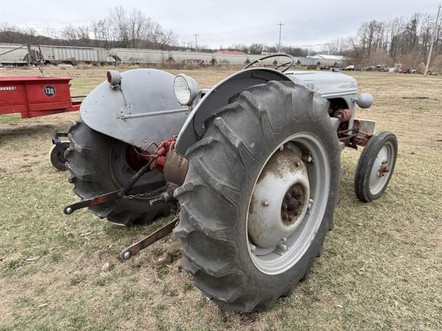 Image of Ford 8N equipment image 3