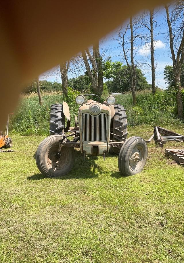 Image of Ford 8N equipment image 1