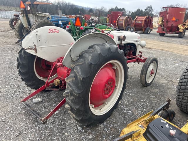 Image of Ford 8N equipment image 3