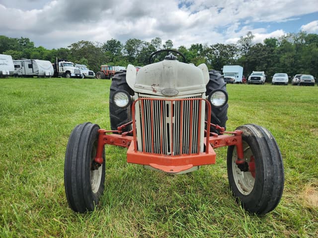 Image of Ford 8N equipment image 1