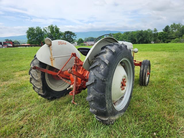 Image of Ford 8N equipment image 3