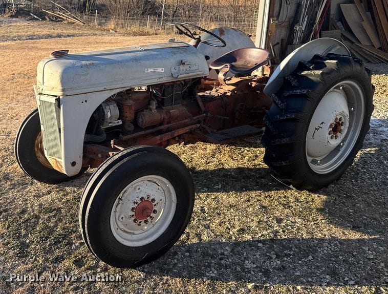 Ford 8N Equipment Image0