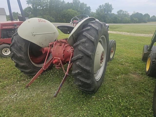 Image of Ford 8N equipment image 3
