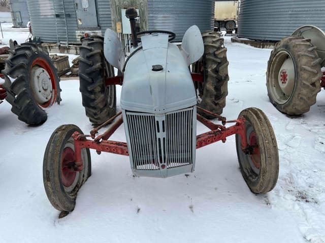 Image of Ford 8N equipment image 3