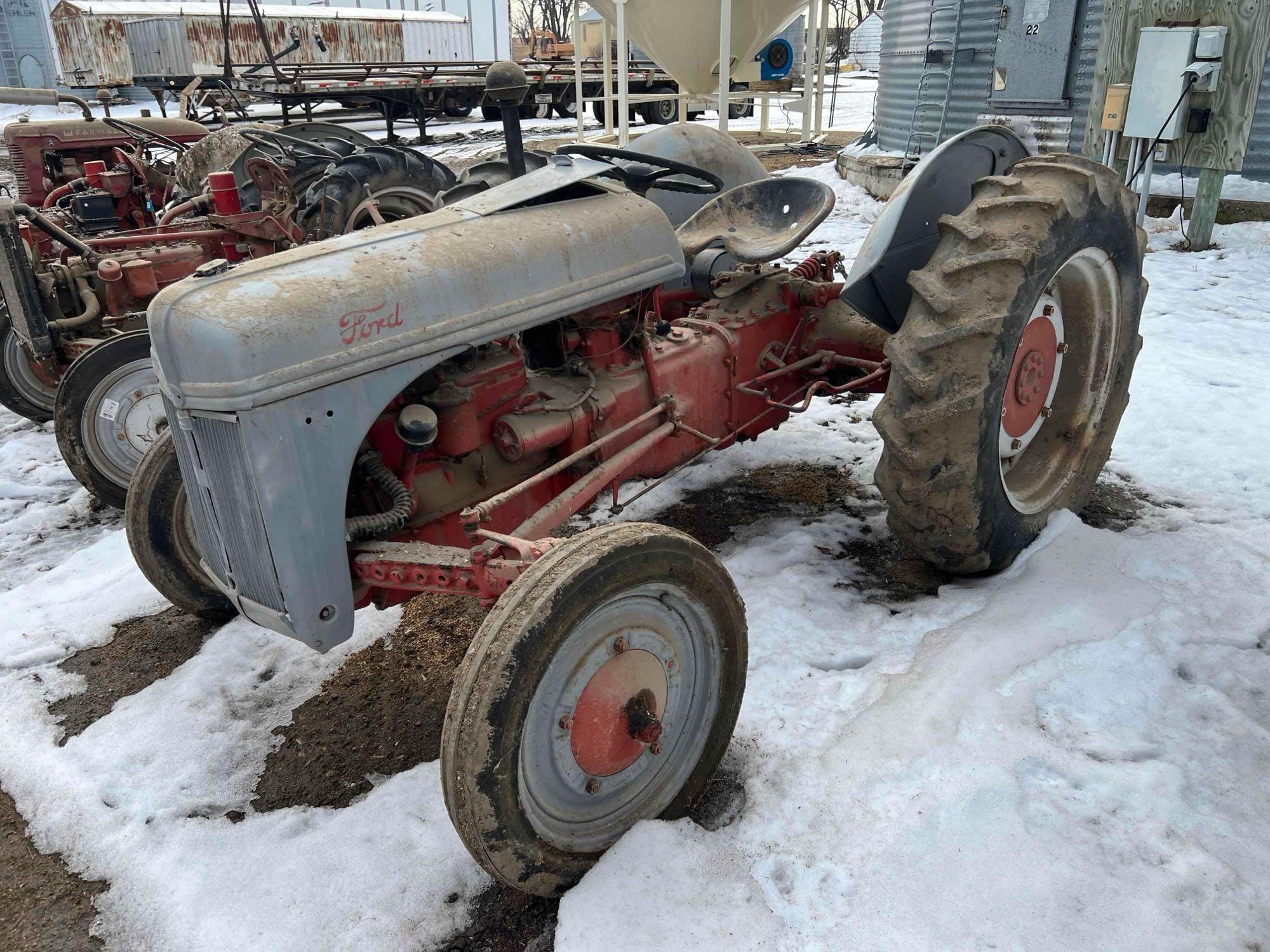 Ford 8N Equipment Image0