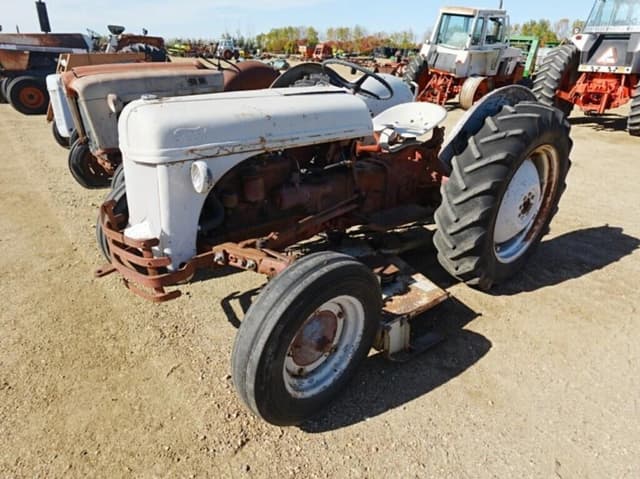 Image of Ford 8N equipment image 1