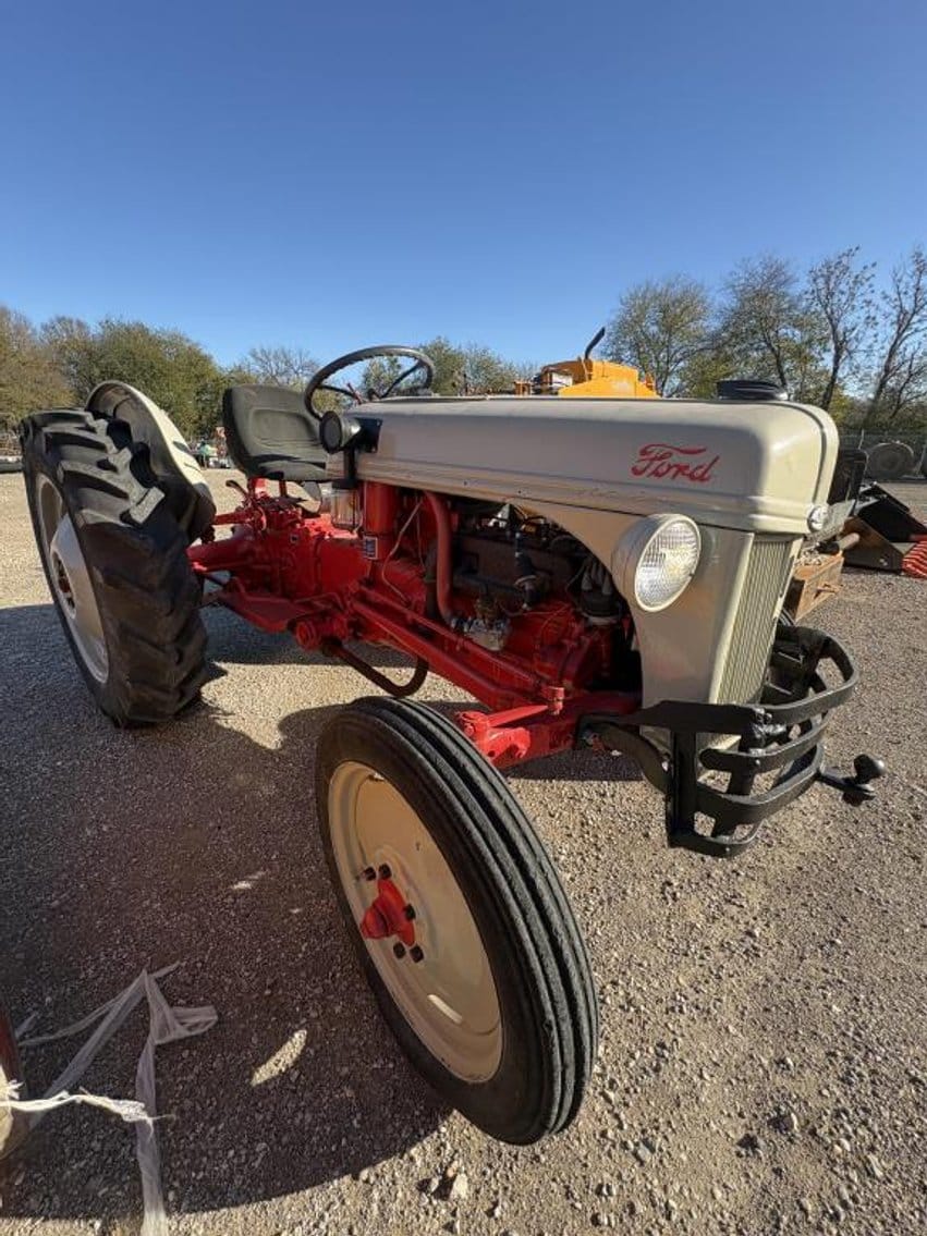 Ford 8N Equipment Image0