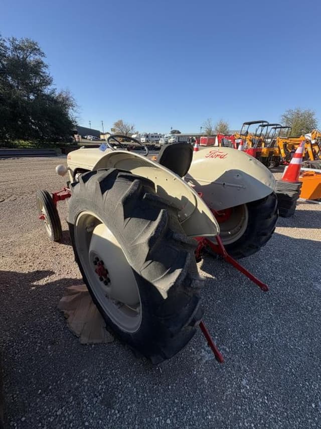 Image of Ford 8N equipment image 3