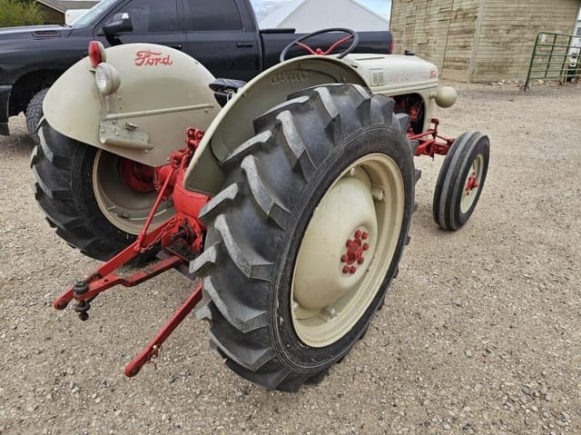 Image of Ford 8N equipment image 1