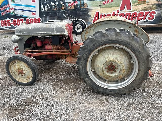 Image of Ford 8N equipment image 1