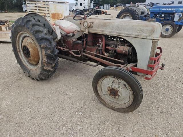 Image of Ford 8N equipment image 3