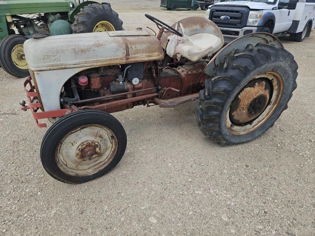Ford 8N Equipment Image0