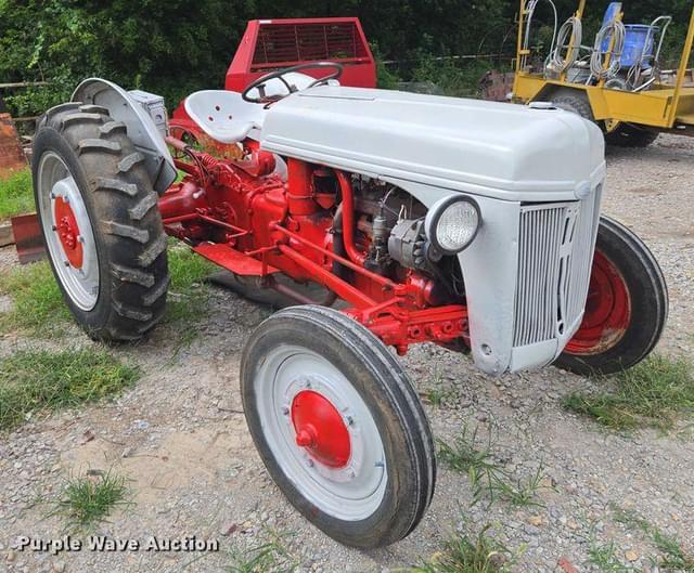 Image of Ford 8N equipment image 2