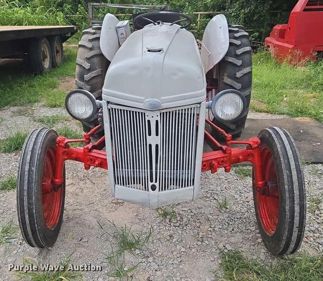 Image of Ford 8N equipment image 1