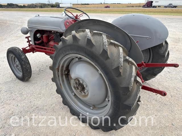 Image of Ford 8N equipment image 1