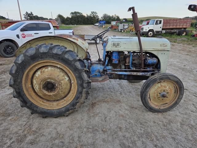 Image of Ford 8N equipment image 2
